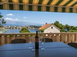 Nice Apartment In Selca With Kitchen