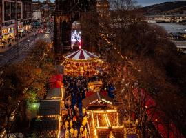 Edinburgh TWO BEDROOM apartment with free side street parking 24 hours