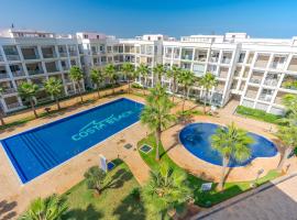 Spacious luxury apartment with pool, hotel in Bouznika