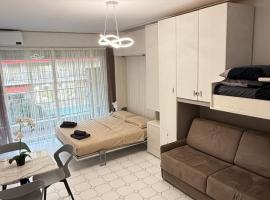 Azure Stay Menton Beachfront Apartment Sablettes Est Menton Beachfront: Menton şehrinde bir otel