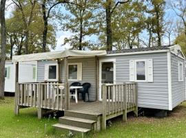 Mobile home 6 personnes Climatisé proche Puy du fou Clisson 800FA, hotel in La Boissière-de-Montaigu