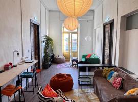 Bee Hostel, hotel in Limassol