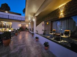 ilika Resort, Pauri, hotel in Pauri