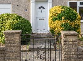 Serene 5BR - A Cozy Home Away From Home, hotel i Theydon Bois