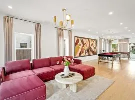 Downtown 7 min, 27 sleeps, Gated 2 homes, Accessible