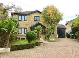 Home in West Yorkshire with driveway and 3 double bedrooms - sleeps 6!