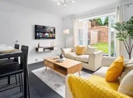 Two Bedroom House - Parking - Garden - WiFi 2GM