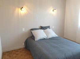 Logis Coeur de Bretagne: Bieuzy-les Eaux şehrinde bir otel