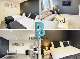 Two Bedroom Flat by Brookland Stays Serviced Accommodation Short Lets Leeds with Free WiFi, hotel in Yeadon