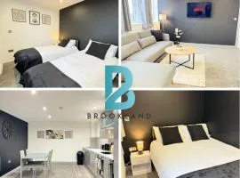 Two Bedroom Flat by Brookland Stays Serviced Accommodation Short Lets Leeds with Free WiFi