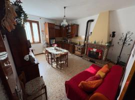 La casa di Nonna nel Piazzalino Asciano Siena Crete Senesi, hôtel à Asciano