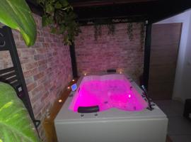 Au spa de LLea Suite rétro、アヴィニョンのホテル