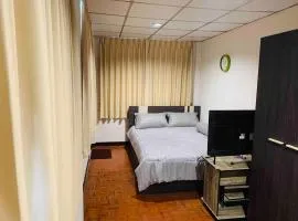 Palmhouse studio room