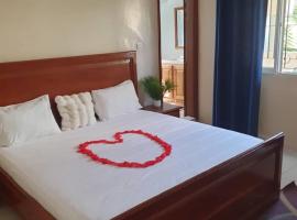 Maya, Entire Apartment, Saly carrefour, 3 air-conditioned bedrooms, khách sạn ở Mbour