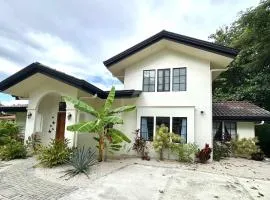 Casa Mariposa - villa with infinity pool, near beach