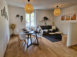 Séjour nature et cosy à 2 pas du Lac des Sapins, hotel i Cublize