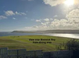 Breiwick Bay Panorama - 10 min walk to town centre