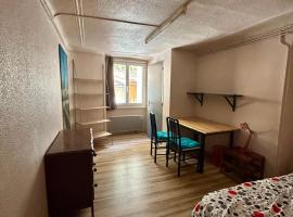 Chambre avec salle de bain privative centre d'Aix, hotel in Aix-en-Provence