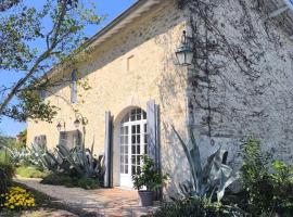 Maison en pierre cosy, hotel v destinaci Auros