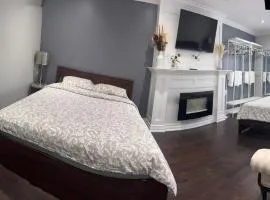 F3 Spacious room with 2 queen beds and TV