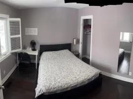 Bright Private Single Bedroom Q33