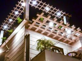 Saya's Abode - Railview Suites、Tezpurのホテル