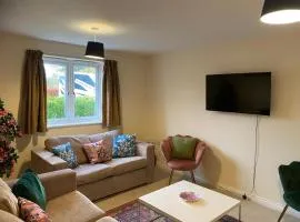 Warm & Cosy 4 Bed Cambridge House w Parking Garden & High Speed WIFI