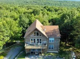 Secluded Retreat, Beach and Lake Access, Hot Tub, BBQ, Sleeps 16