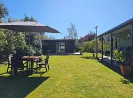 Fale Va'a in Marahau