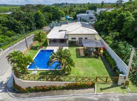 Casa em Condomínio Jacuípe, hotel v destinaci Camaçari