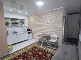 Guest House, hotel in Talghar