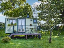 Shepherds Hut - Ukc6774, hotel de 4 estrellas en Llanallgo