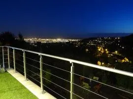 Vue exceptionnelle sur Rouen - terrasse panoramique - calme et stationnement - 5 personnes