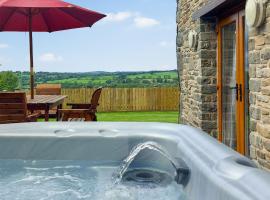 Yr Hen Beudy, hotel in Tregaron