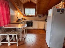 Lauton Dolomiti Relax Apartment - mit Jacuzzi-Badewanne, hotel i Ziano di Fiemme