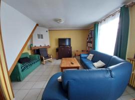 Chambre privée, communs partagés avec autres Locataires, hotel in Tregueux