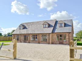 The Granary - W43949, hotel in Tytherton Lucas