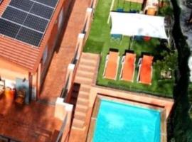 Relax House Barcelone, ξενοδοχείο σε Sant Esteve Sesrovires