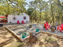 1 Mi to Park and Boat Ramp! Lake Texoma Retreat, hotel i Willow Spring