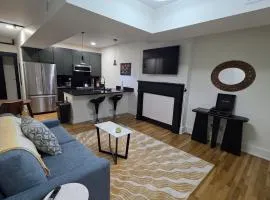 Quiet cheerful condo in the heart of OTR!