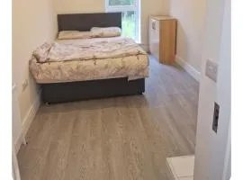 Cozy Private Room in Friendly Home Near Cork City & Cobh