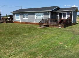 Newly Renovated Confederation Bridge View Cottages, hotel v destinaci Borden