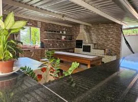 Casa de 2 quartos no Circuito das Aguas - Churrasqueira, fogão e forno a lenha