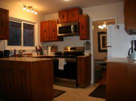 Bungalow in Green Area, hotel in Ottawa