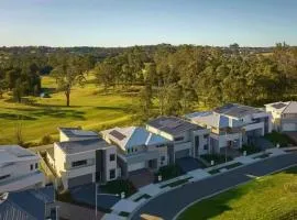 Golf Views Gledswood Hills Home Near Camden & Campbelltown