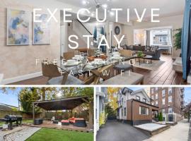 Modern 5BR Corporate Stay 10 Mins to NYC + Parking, Hotel in Guttenberg