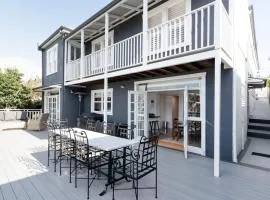 East Launceston Home • Sleeps 11 • City Views