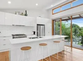 Jan Juc Coastal Retreat 500m to Beach Pet Friendly