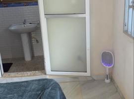 Ivan John Guest home, hotel con parcheggio a Number Two Village