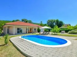 Villa in Imotski with swimming pool